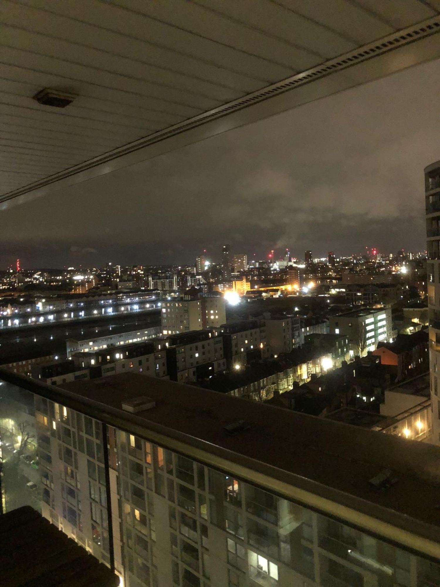 Modern 2Bed 2Bath Apartment Canary Wharf - Upto 5 Person Лондон Экстерьер фото