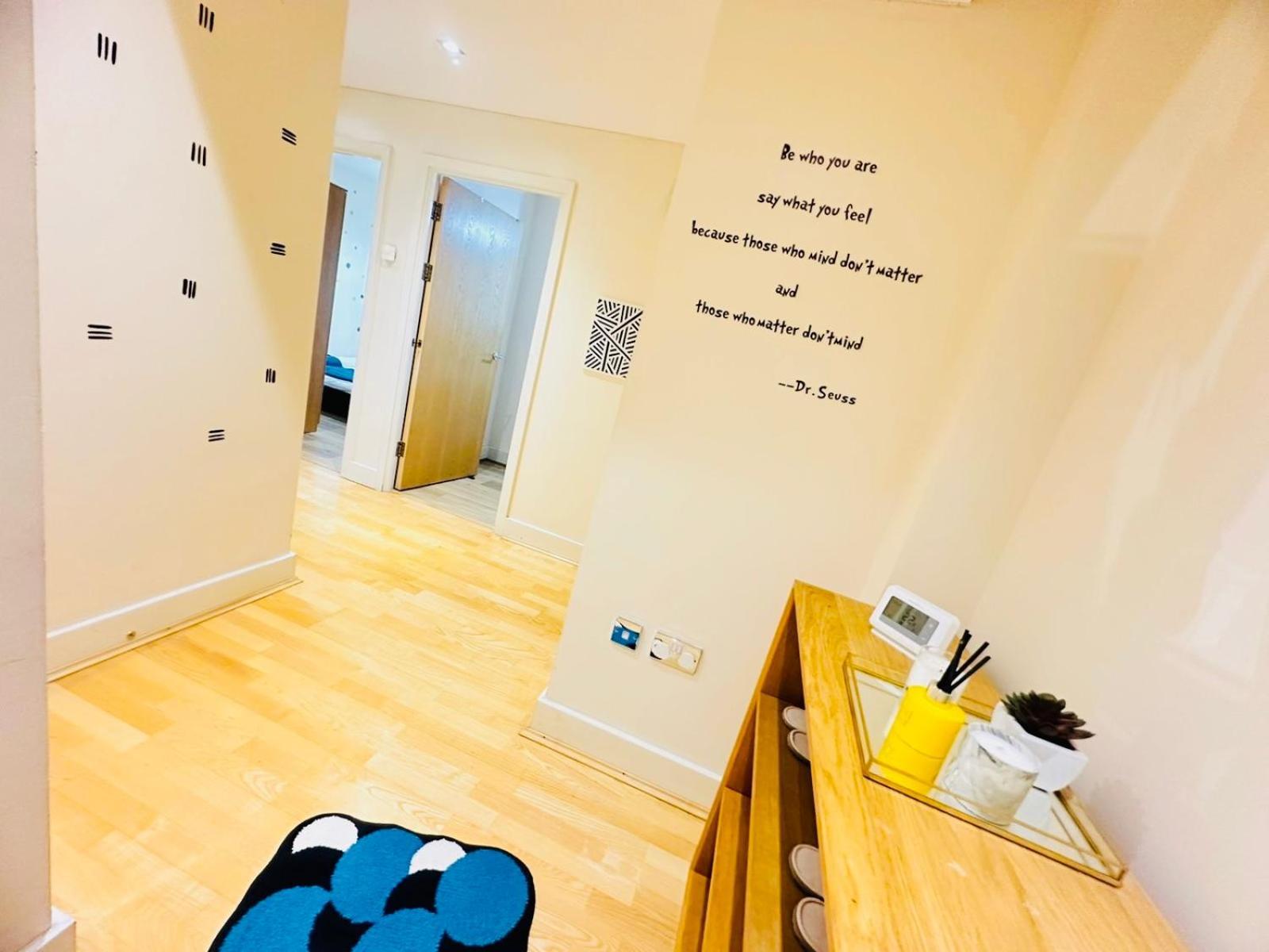 Modern 2Bed 2Bath Apartment Canary Wharf - Upto 5 Person Лондон Экстерьер фото