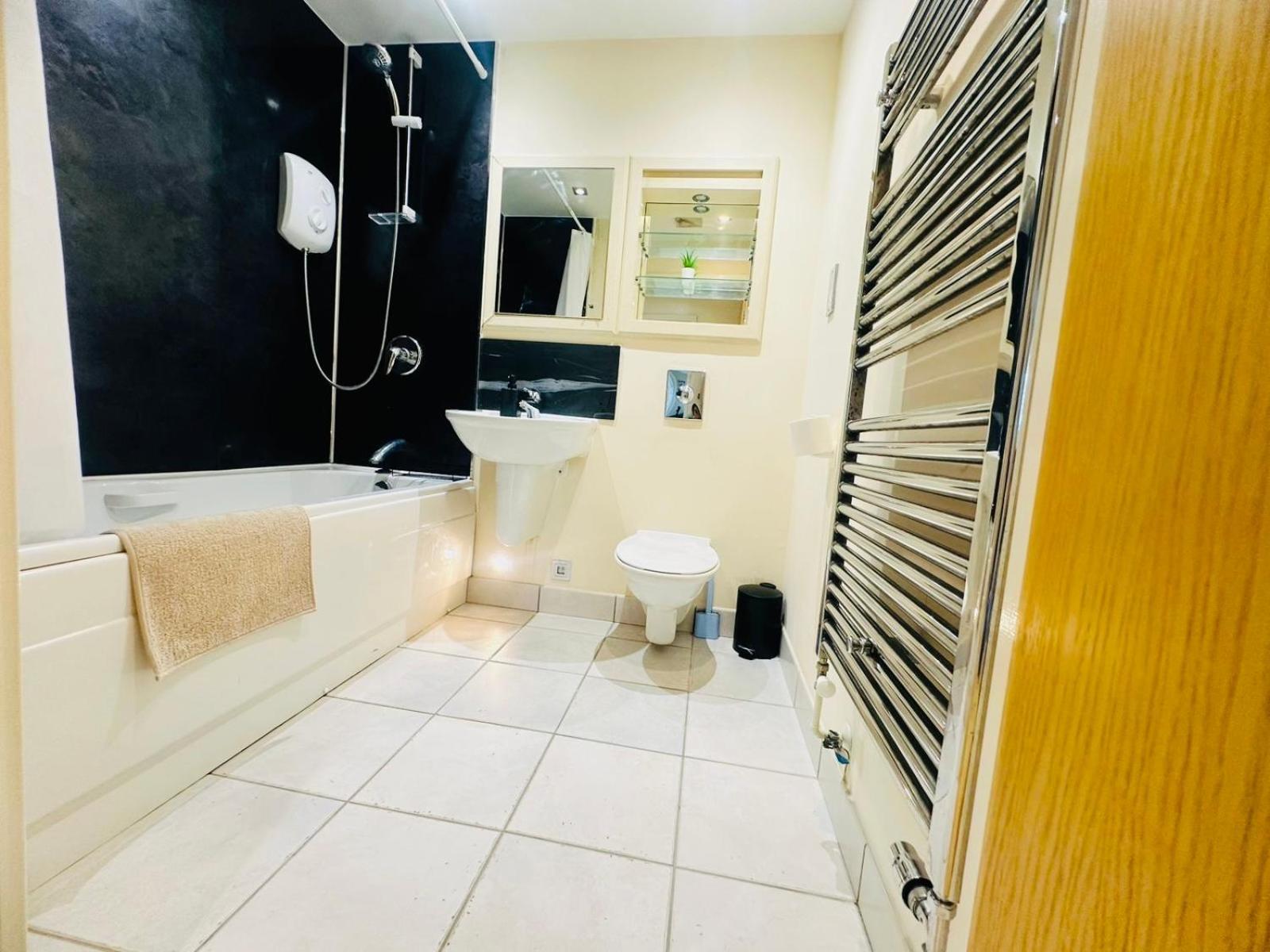 Modern 2Bed 2Bath Apartment Canary Wharf - Upto 5 Person Лондон Экстерьер фото