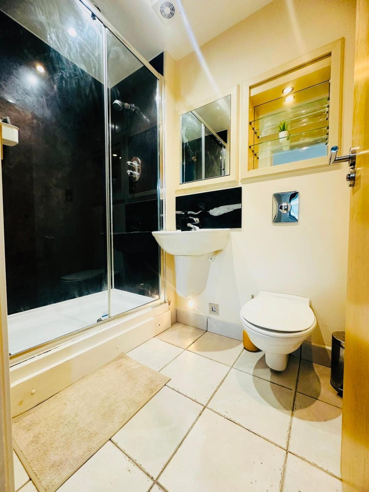 Modern 2Bed 2Bath Apartment Canary Wharf - Upto 5 Person Лондон Экстерьер фото